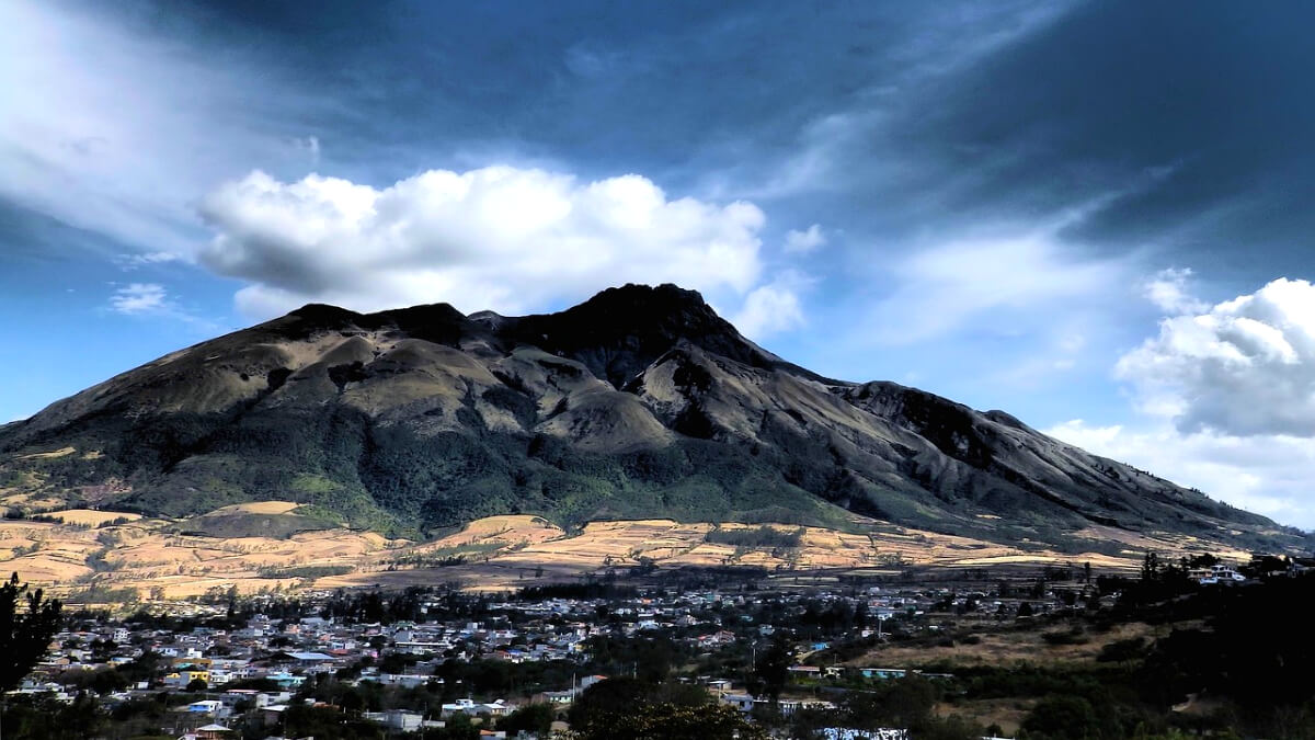 Gipfel Ecuadors: Majestätische Berge entdecken - Erklimme atemberaubende Höhen und erlebe die Vielfalt der Anden in Ecuador – von schneebedeckten Vulkanen bis zu grünen Berglandschaften